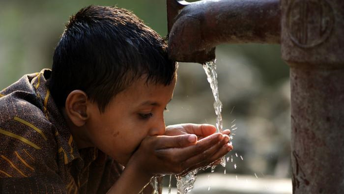 Sauberes Wasser Jährlich sterben weltweit mehr als 340 000 Kinder vor ihrem fünften Lebensjahr an Durchfall.