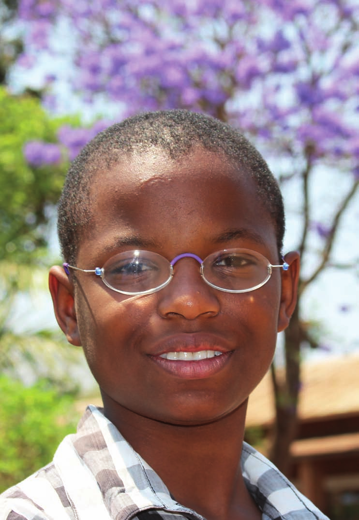 Das Mädchen Salomy Salomy habe ich im Oktober beim Besuch eines Augencamps in Malawi getroffen. Sie wohnt in der Nähe der Stadt Blantyre im Süden Malawis und geht in die 9. Klasse der Grundschule.