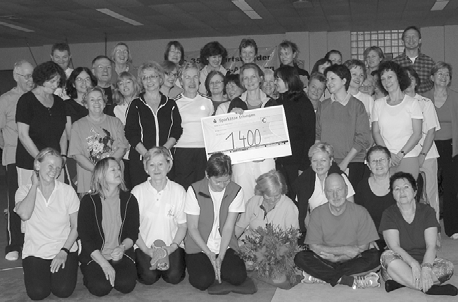 Bilder und Namen Turnverein 1848 Erlangen Solidarität mit Flutopfer Sabine Wunder von ihrer Gruppe überrascht In schwierigen Lebenssituationen solidarisieren sich die Menschen: Hilfsbereitschaft