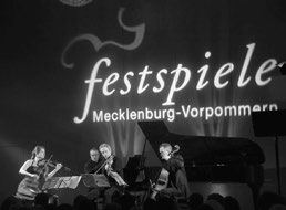 Öffentliche Bekanntmachungen Festspielfrühling Rügen 2015 Violinist Benjamin Schmid und die Sopranistin Simone Kermes.