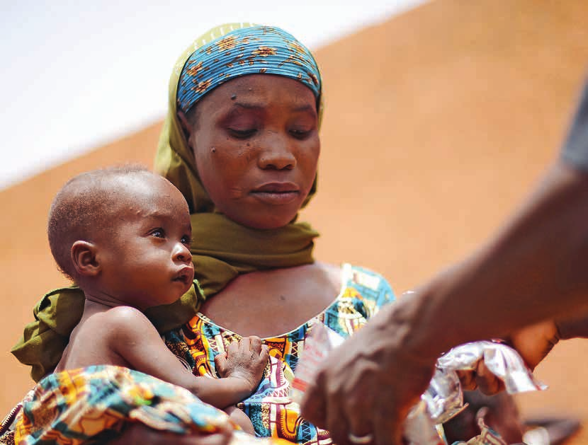 niger Korn für Korn Überleben Nothilfe. Die Getreide- und Saatgutverteilungen der Caritas im Niger bewahren viele Menschen vor dem Hunger. Montag, 2.Juli, Torodi (Niger).