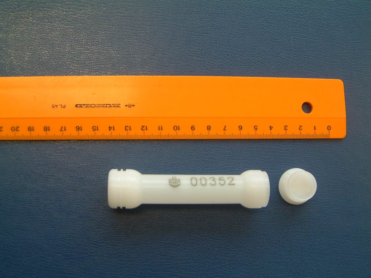 Material: PE Masse: 10g Zuladung 10g ø = 15.2 mm l 100 mm max.