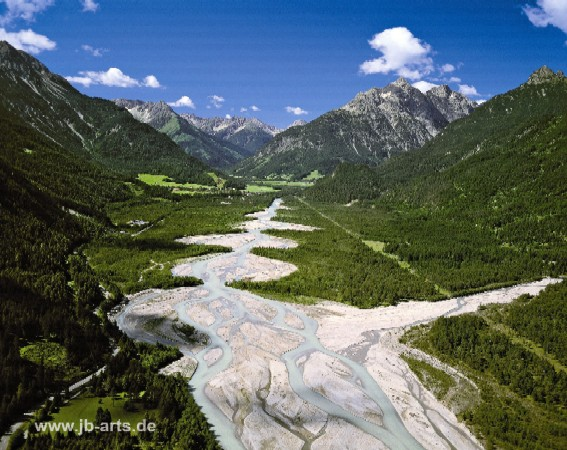 Wandern am Fluss des Lebens Ein grenzüberschreitender 125 km langer Wanderweg von Lech am Arlberg bis Füssen Ein