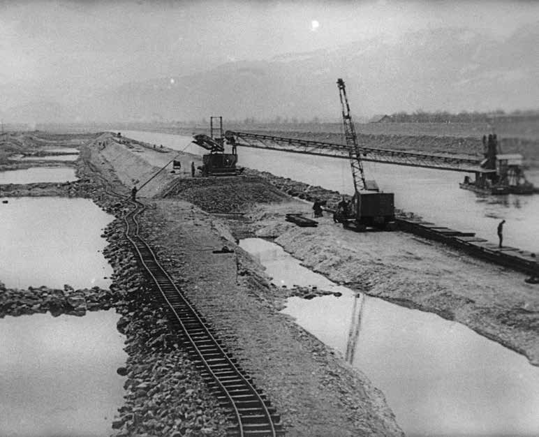 4 Rhesi Magazin Arbeiten am Durchstich in Diepoldsau 1912 Überschwemmung in Lustenau um 1890 Hochwasserschutz im Rheintal als oberste Maxime Die Internationale Rheinregulierung feiert ihr