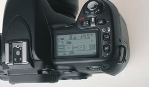 Kapitel 1 - Loslegen mit der Nikon D80 AF-S Nikkor 18-55 1:3,5-5,6 G ED ist ein für die kleine Sensorfläche optimiertes DX-Objektiv.