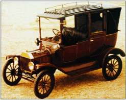 Automobiļu attīstības vēsture 1901. gadā izgatavoja pirmos Mercedes markas automobiļus G. Daimlera rūpnīcā.