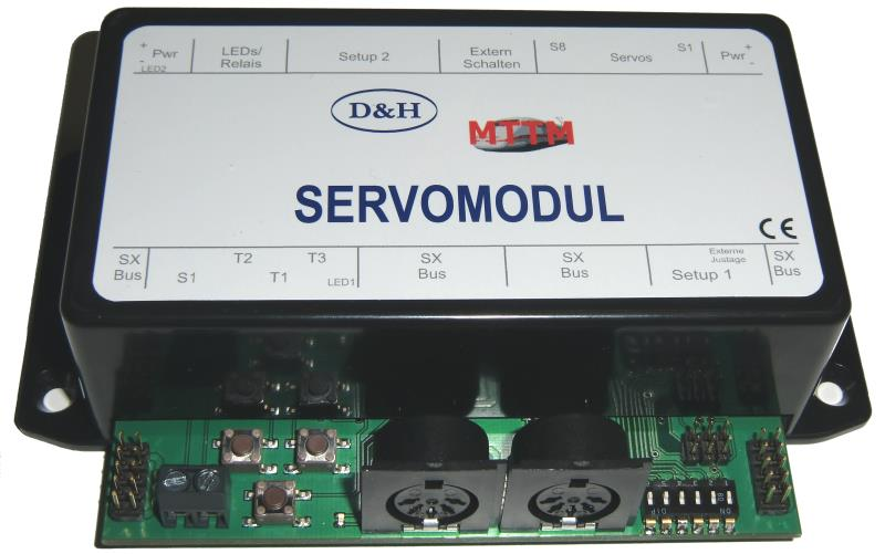 Dieses neu entwickelte 8-fach Servo-Modul dient zum gleichzeitigen Ansteuern von bis zu acht Servos. Es kann sowohl über den SX-Bus als auch rein analog betrieben werden.