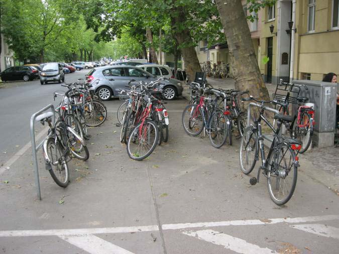 Infrastruktur Parken: Radverkehrsstrategie: Umsetzung Abstellanlagen im öffentlichen Raum Leitfaden Fahrradparken Erhöhte