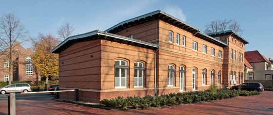 BAUTENSCHUTZ Baubericht Im 1887 in Warendorf erbauten Bahnhof befinden sich seit März dieses Jahres eine zahnärztlichen Gemeinschaftspraxis mit angeschlossenem Dentallabor und weitere Büroräume Foto: