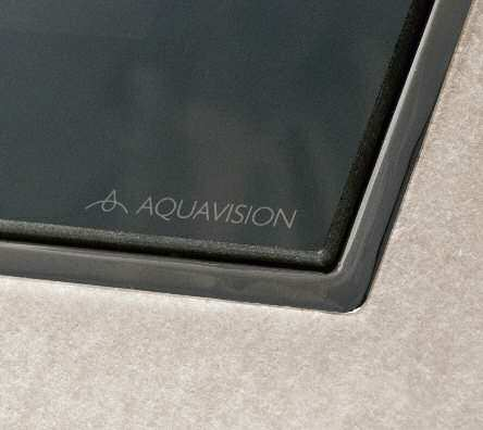 Classic-Serie Designs Glasfronten erhältlich in schwarz vollverspiegelt polarweiss Das originale, einzigartige Aquavision-Design mit Rahmen aus poliertem Edelstahl, in dem das Glas gehalten wird.