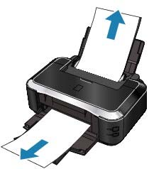 Erweitertes Handbuch > Fehlersuche > Papierstaus Papierstaus Falls Sie den Drucker ausschalten müssen, um gestautes Papier während des Druckvorgangs zu entfernen, drücken Sie die Taste
