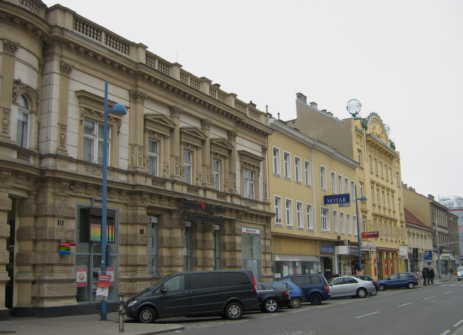 Am Spitz 11 bis 14, Prager Straße 1 und 3 (v.l.