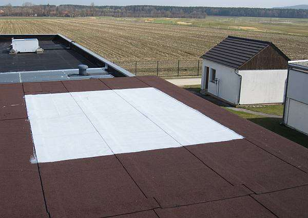 Dachoberflächentemperaturen reflektierende Dachbahnen Weiße oder sehr