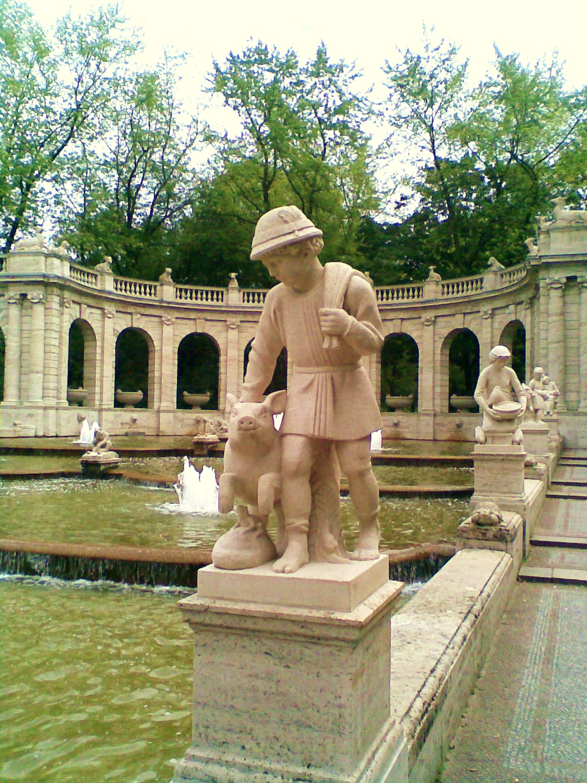 Hans im Glück Märchenbrunnen im Volkspark Friedrichshain Hans im Glück Quelle: http://de.wikipedia.org/wiki/datei:märchenbrunnen_-_hans_im_glück_307.