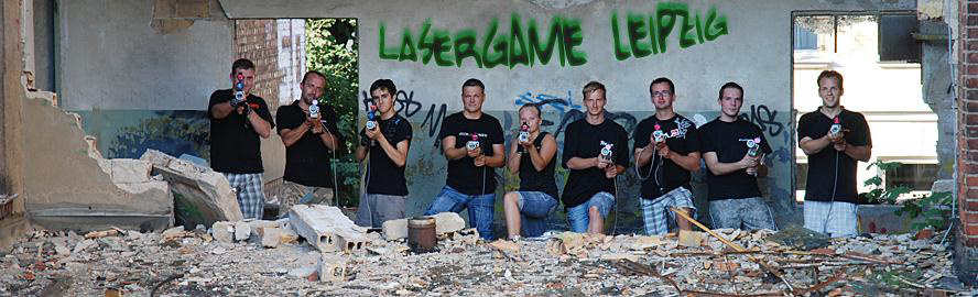 Abb. 56: Lasergame-Spieler in Heckenschützenposition