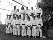 Prüfungen auf der Wewelsburg Gern denken TURAs Judoka an ihren Aufenthalt vom 18. bis 20. Juni 2004 in der Jugendherberge auf der Wewelsburg in der Nähe von Paderborn zurück.