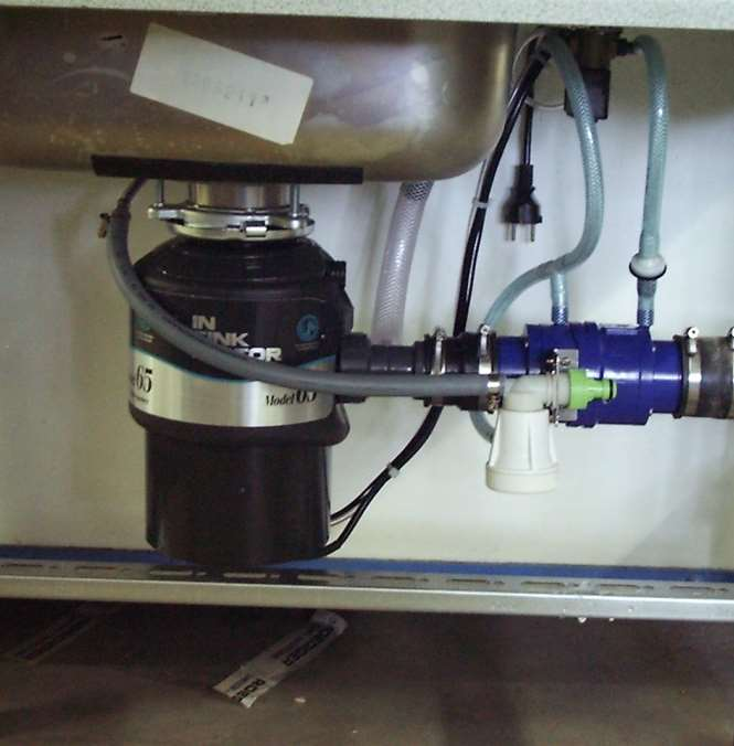 Bioabfall Absaugung des zerkleinerten Bioabfalls unterhalb der Spüle. Die Bioabfälle werden zusammen mit dem aufkonzentriertem Abwasser durch die Vakuumkanalisation transportiert.