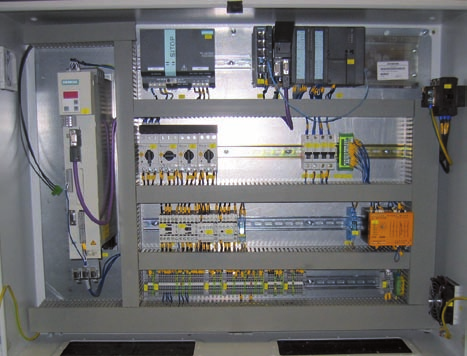 Elektrokonstruktion Anhand der Kundenunterlagen werden die notwendigen Informationen für die Erstellung der Stromlauf-, Kabel- und Klemmenpläne mittels CAD (Eplan) ermittelt.