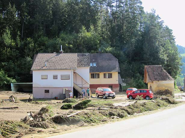 Überflutungen am Gößnitzbach am 22. 08. 2009 Schäden nach dem Hochwasser am 22. 08. 2009 am Gößnitzbach Ereignisbewältigung haben Einsatzleitung und koordination bestens funktioniert.