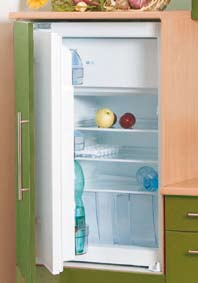 Küchenzeile Cucina 270 cm Einbaukühlschrank mit 4*-Gefrierfach, Energieklasse A, mit wechselbarer Tür - Schlepptürtechnik, 2 verstellbare Glasstellflächen aus Sicherheitsglas, 1 Glasplatte über den