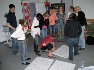 Gesundheitsförderung & Prävention in der Schule Auf der Grundlage dieser Outcome-Konzeptbildung konnten und können nun HKT-Programme für unterschiedliche Zielgruppen und in unterschiedlichen