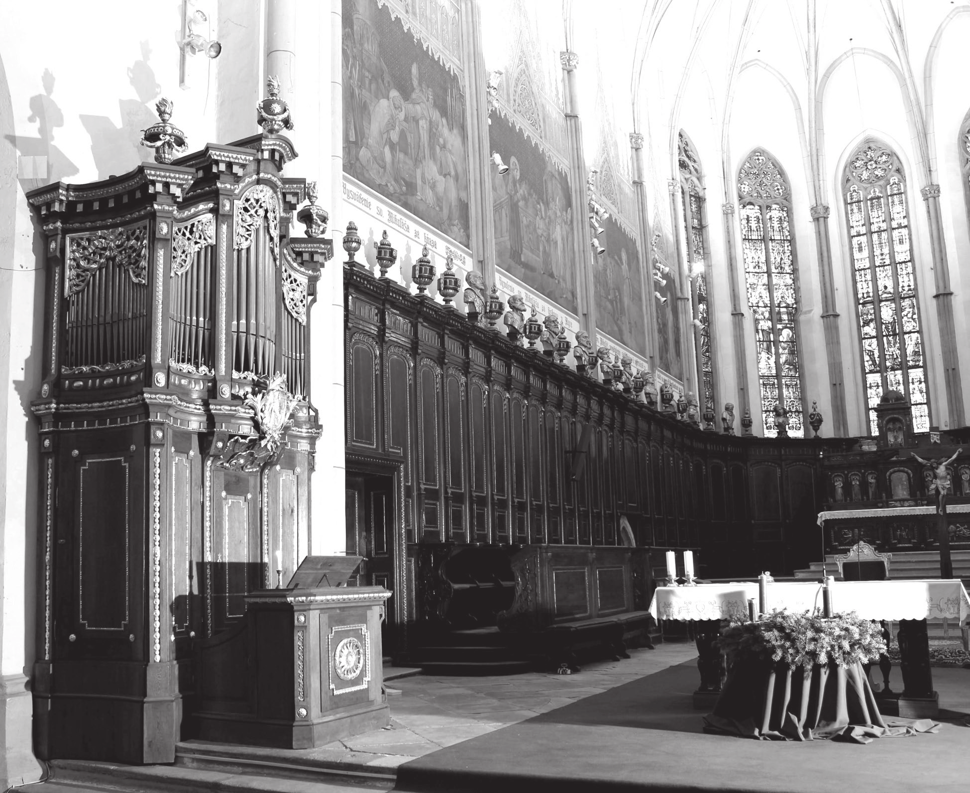 Organy v trnavskej bazilike Najstaršia zmienka o organe v Trnave je z druhej polovice 16. storočia. Daňové registre mesta uvádzajú medzi inými 36 profesiami i organárov.