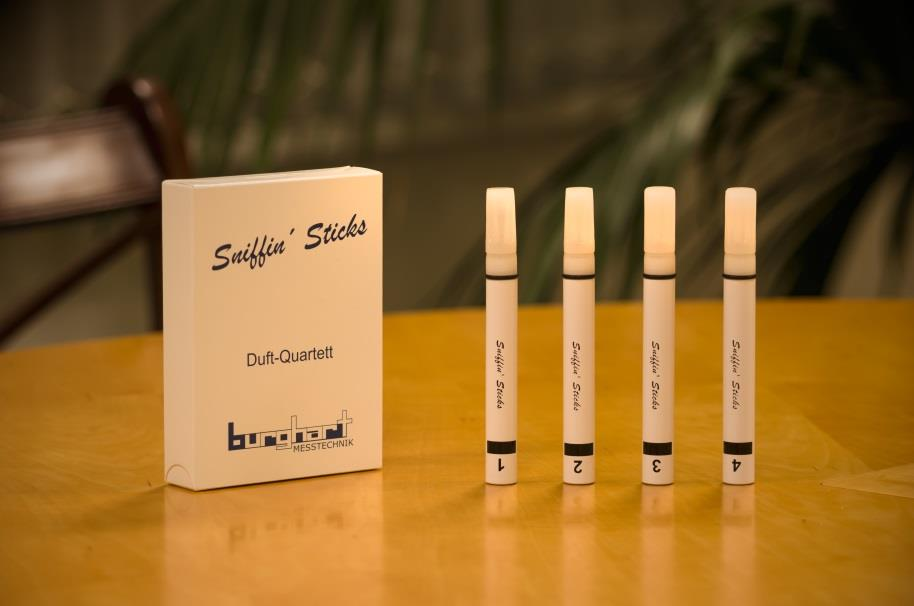Produktkatalog Sniffin Sticks & Taste Strips Seite 6 Duft- Quartett Mit den Riechstiften des Duft-Quartetts lässt sich der Geruchssinn bei vielen Personen bzw. Patienten verbessern.