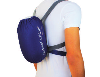 Rückenlageverhinderer SomnoCushion Standard (3) und C om fo r t (4) Die Rucksackhülle aus stabilem Baumwollgewebe beinhaltet ein aufblasbares Luftkissen.