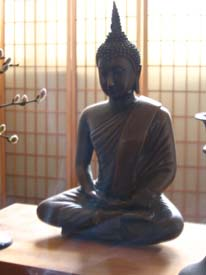 Die Geschichte des Zen vom Orient zum Okzident Buddha Shakyamuni verwirklichte vor zweitausendfünfhundert Jahren das Erwachen.