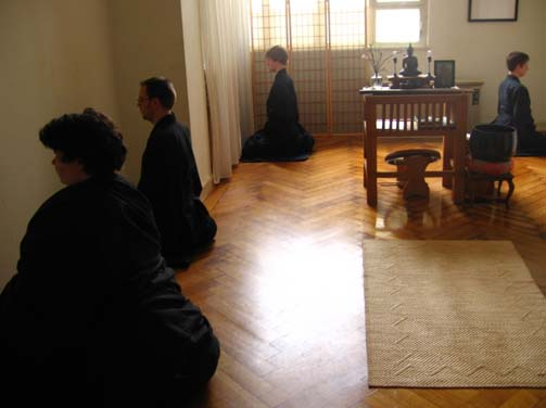 Zen im Dojo Das Dojo ist der Ort, an dem man den Weg praktiziert Die gewöhnlichen