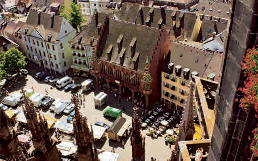 INHALT 4 5 38 Freiburg umgibt sein Münster mit einer gemütlichen Altstadt, in der es vielerlei Einkehrmöglichkeiten gibt mit Blick auf die großartigen Zeugen der Vergangenheit.