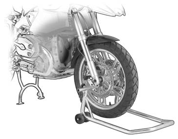 Räder 7 120 Wartung Vorderrad ausbauen Motorrad auf Hauptständer stellen, dabei auf ebenen, festen Untergrund achten Vorderrad mit Vorderradständer, BMW Spezial-Werkzeugnummer 36 3 970, oder einem