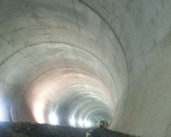 Langzeiterfahrungen in der Anwendung 7 Objekt: Tunnel Burgholz im Zuge der L 418n, Wuppertal Tunnelröhre im Zuge der vierstreifigen L 418n Bauzeit 2002 2006 Eingesetzte Zemente Gesamtmenge Beton
