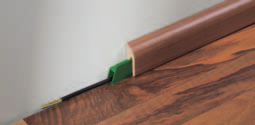 Sockelleisten 88/89 Perfekter Abschluss Patentierte Cliptechnik Mit passenden Sockelleisten können Sie Ihren Boden zur Wand hin sauber abschließen lassen.