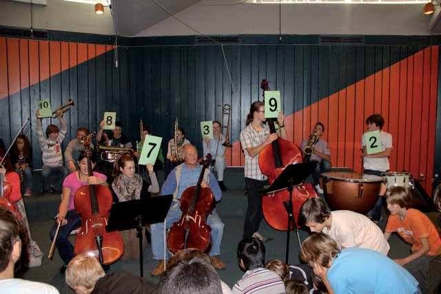 Herbst Instrumentalunterricht am Moll Die von unserer Fachschaft organisierte Instrumenten-Vorstellung am 13. Oktober 2011 war ein großer Erfolg. Die Schüler aller 5.
