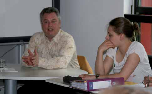 Frühjahr Diskussion mit dem Schauspieler Reinhard Mahlberg Eine andere Deutschstunde als üblich gab es im April 2012 für einige Schülerinnen und Schüler der Kursstufe 1: Der Schauspieler Reinhard