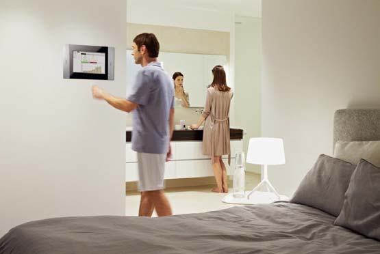 Smarte Technologien mit Smart Home Smart Home ist derzeit ein Trendthema, um das eigene Heim sowohl komfortabler als auch sicherer zu machen.