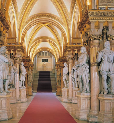 Feldherrenhalle Hier stehen 56 Statuen österreichischer Feldherren. Sie alle sind 186 Zentimeter groß und aus dem besonders wertvollen Carrara-Marmor gefertigt. Alles durcheinander!