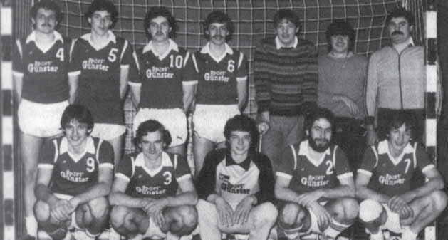 Gründung der Handballabteilung 1975 1975 wurde die Handballabteilung von Wolfgang Ahrens und Karl Oppermann gegründet und ab 1977 nahmen die Vesalen Handballer am Spielbetrieb der 3.