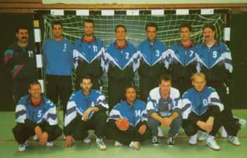 Aufstiege der Handballer Im Jahre 1991 betreuen Hartmut Kornely und Markus Hammes die Bambinis und machen diese auf Bambini-Treff s mit Fußball vertraut.