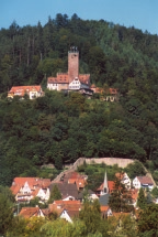 Burg Bad Liebenzell Die Gastronomie lockt mit regionaltypischen Gerichten und lauschigen Biergärten.