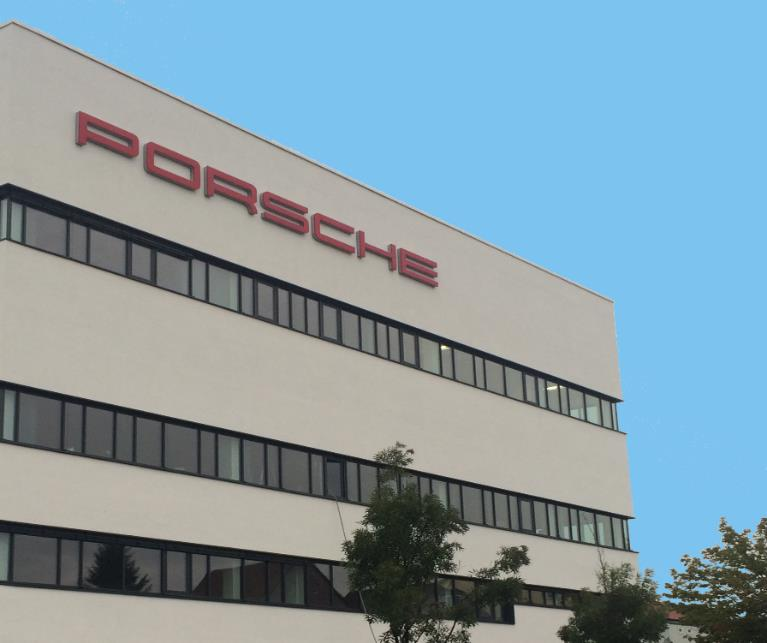 Serverräume Porsche AG Ausbildungszentrums, Zuffenhausen Kältemaschinen 2x InvenSor LTC 30