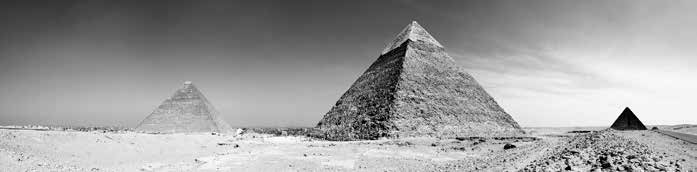 Bild 1: Die drei Pyramiden auf dem Gizeh-Plateau ( Manuel Jung) Hingegen ist ebenso sicher, dass sich die Erbauer darüber im Klaren sein mussten, dass eine Pyramide ein gänzlich ungeeigneter Ort für