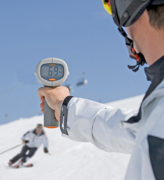 Das»ADAC Ski-Training«wird entsprechend der Einteilung von Skipisten in die Klassifizierungen blau, rot und schwarz durchgeführt.