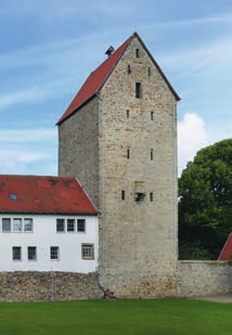Abb. 29: Wittlage: Stiftsburg 1309 Vielfältige Restaurationen bis in die Gegenwart haben bei den Grundmauern der Burg Wittlage ebenfalls unklare Verhältnisse hinterlassen.