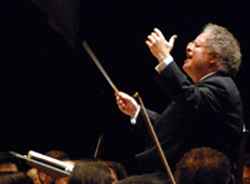 Der Dirigent Der Dirigent ist der sichtbare Chef einer Vorstellung. Zu Haydns und Mozarts Zeiten wurden die Opern vom Cembalo aus begleitet.