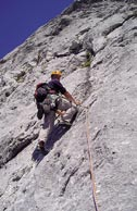 C Topokarte 51 C4. Ehrwalder Sonnenspitze C C4.3 Sonnenzeit 6 Wandhöhe Kletterlänge ca. 500 m ca. 700 m 15 45 m / 5+ 15 Min. zum Gipfel Schwierigkeit 6 (Stellen), meist 4 und 5.