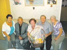 Wir Senioren im Oktober 2012 Traunviertel wir 19 resia Gerber (90), Klara Ortbauer (91), Hildegard Decker (93), Johann Kopplinger (93), Anna Winkelmayr (94) Haid Goldene Hochzeit feierten Foto 2