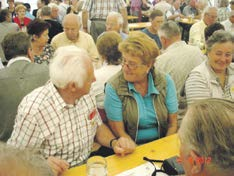Wir Senioren im Oktober 2012 Innviertel wir 21 Hochburg- Ach Aktiv. 4.7. Sommerfest des Pensionistenverbandes mit 20 TN. 16.8. Beteiligung am Bezirkswandertag: 12 Personen.