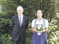 Wir Senioren im Oktober 2012 Hausruckviertel wir 23 Nachbarn herzlich bedanken. Goldene Hochzeit feierten Josef und Aloisia Gross und Dietmar und Monika Humer.